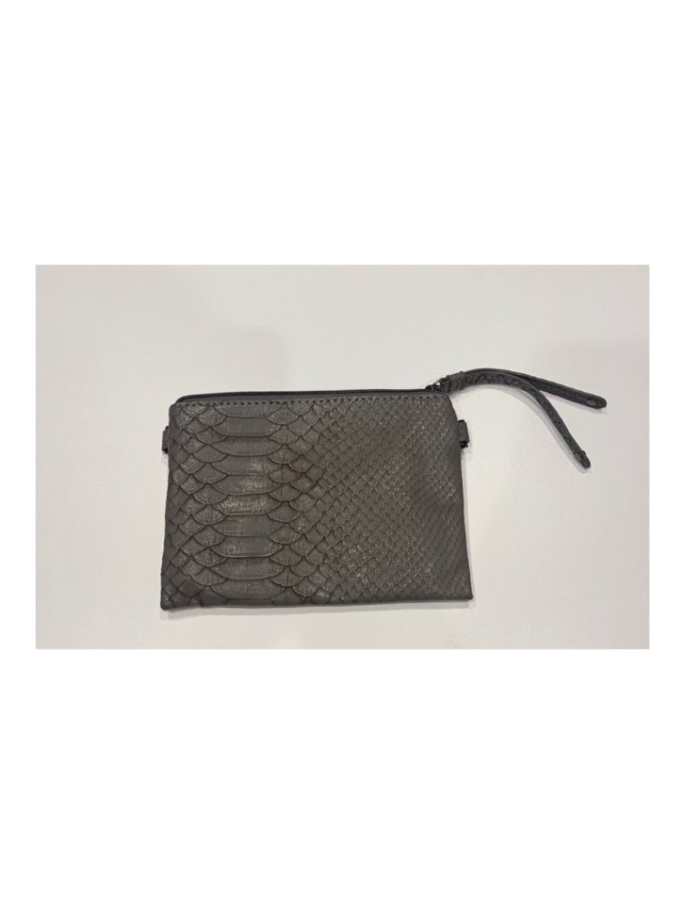 Le Château Women’s Gray Leather Zip Wallet - Picture 2 of 3